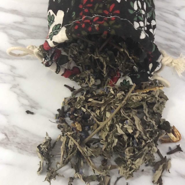 纯中药驱蚊包 超级受欢迎 云南民族特色