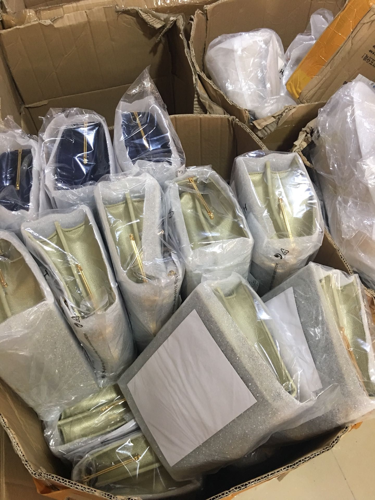 与工厂合作生产大牌女包，全国招代理，一手货源