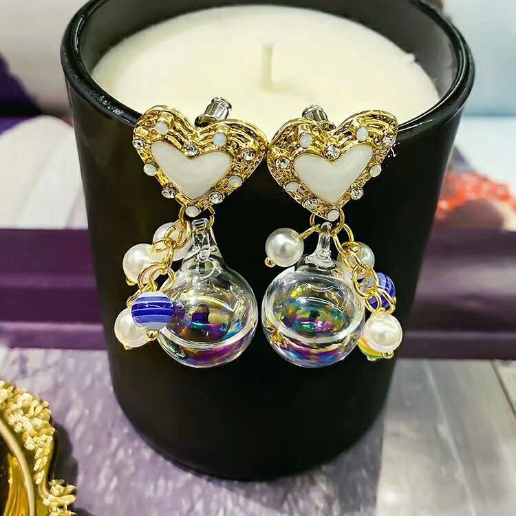 批发零售耳环服饰包包，薄利多销，可批发可零售