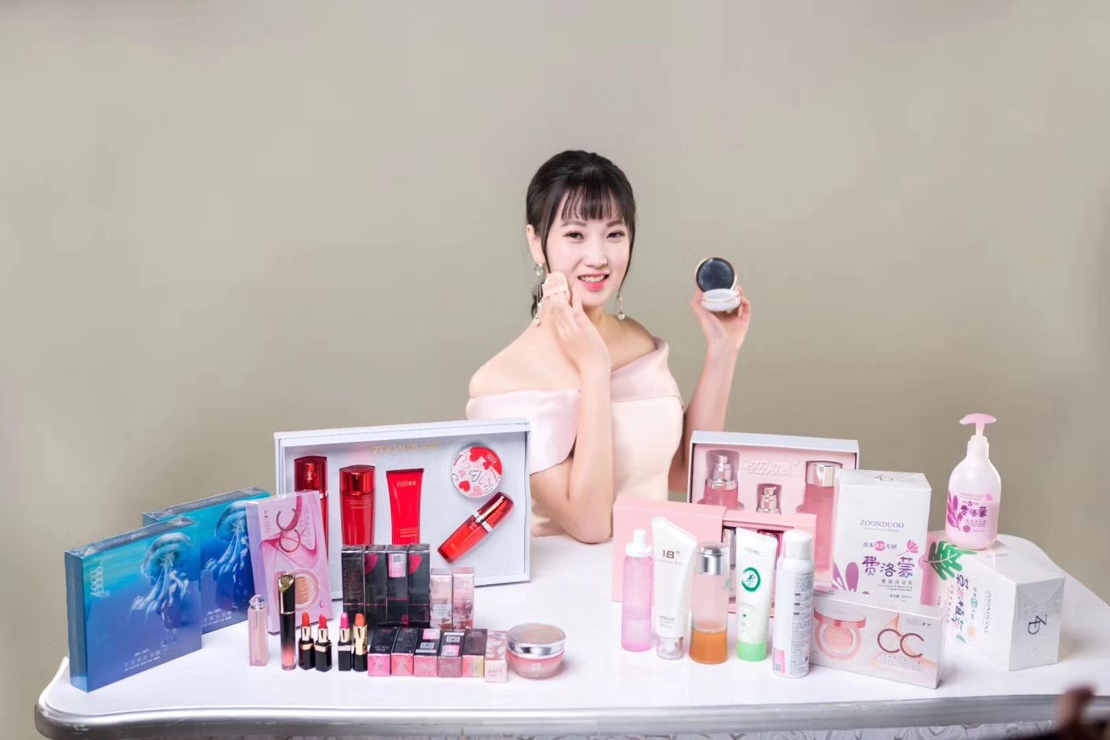 微商界唯一一个集彩妆护肤日化母婴于一体的企业