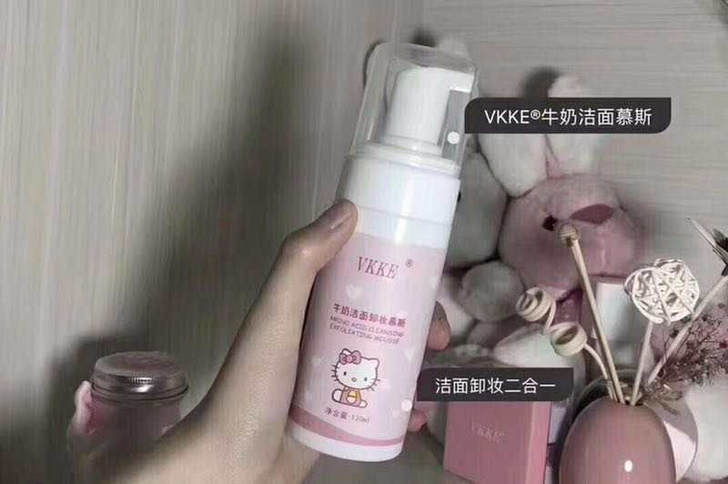 WKKE牛奶洁面慕斯