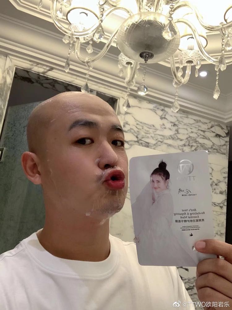 明星包文婧代言TTWO面膜火热