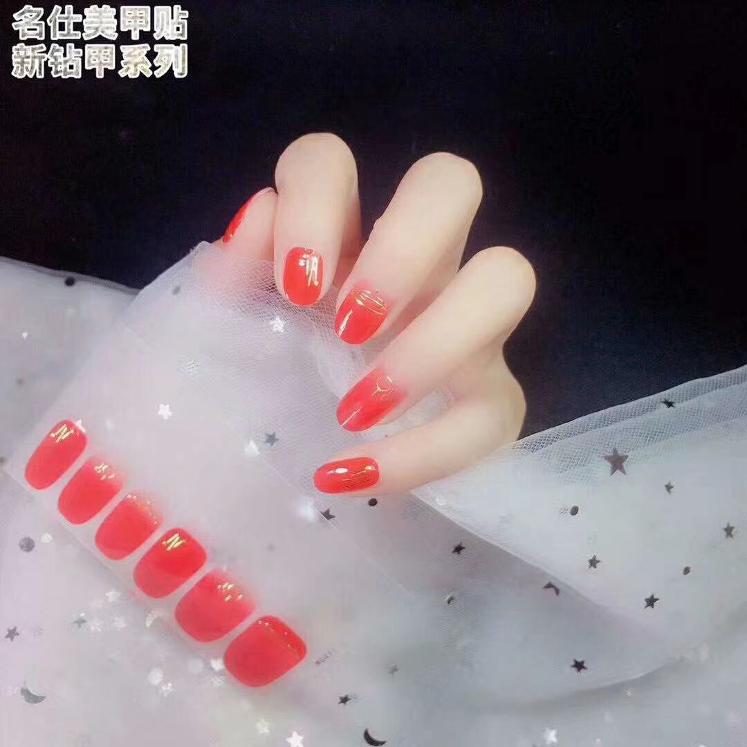 名仕美甲贴穿戴甲 比​美甲店​​划算