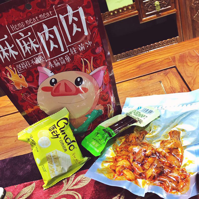 月月.梁零食铺子