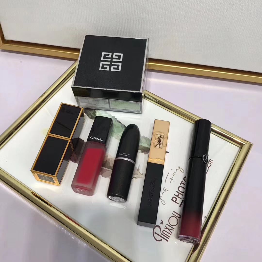 ❤各大品牌彩妆 护肤品 衣服鞋子包包 首饰
