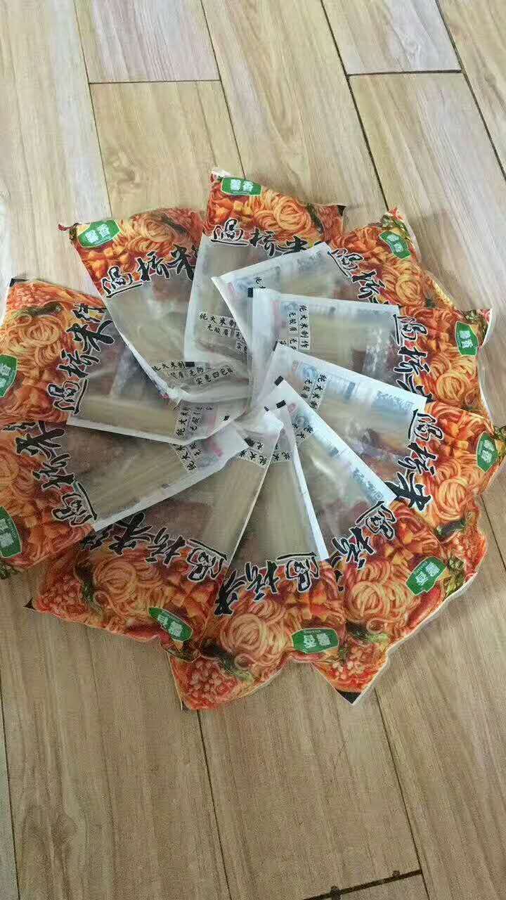 馨香过桥米线，纯大米制作，不含胶质，不含防腐剂