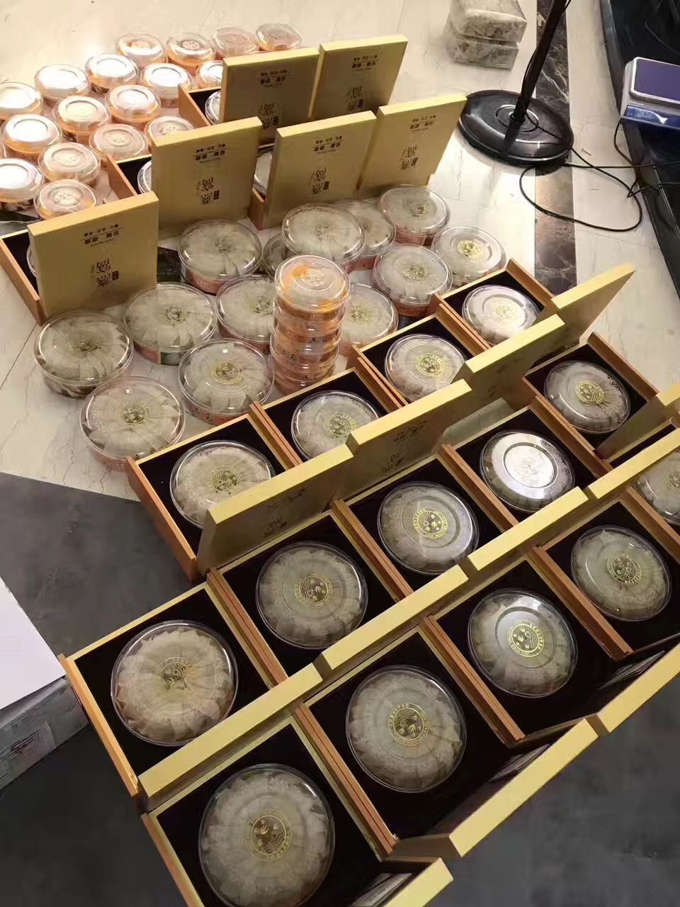 印尼雅加达燕窝工厂诚招代理，纯手工挑毛