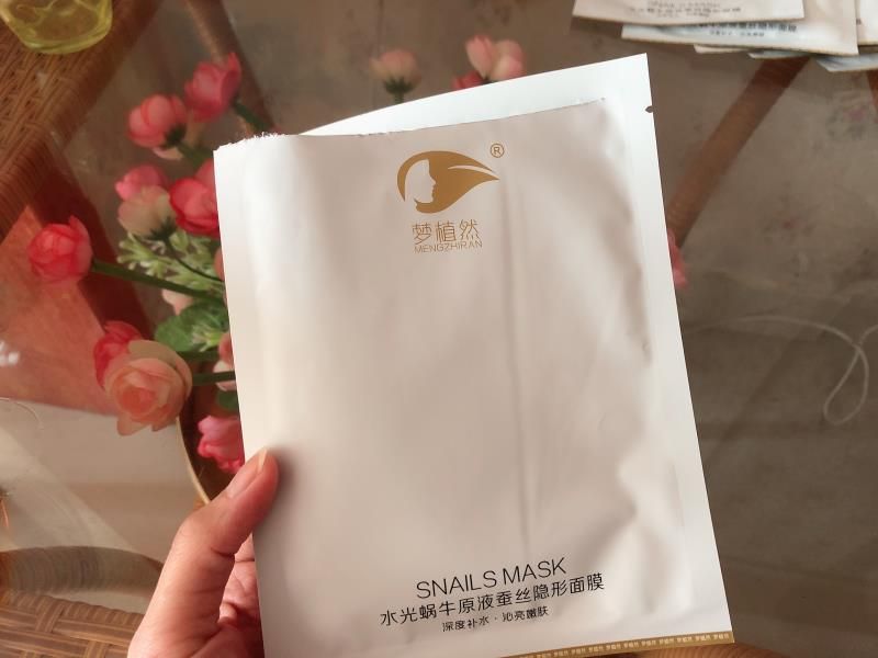 水光蜗牛原液蚕丝隐形面膜 蕴含丰富的蜗牛提取液精华