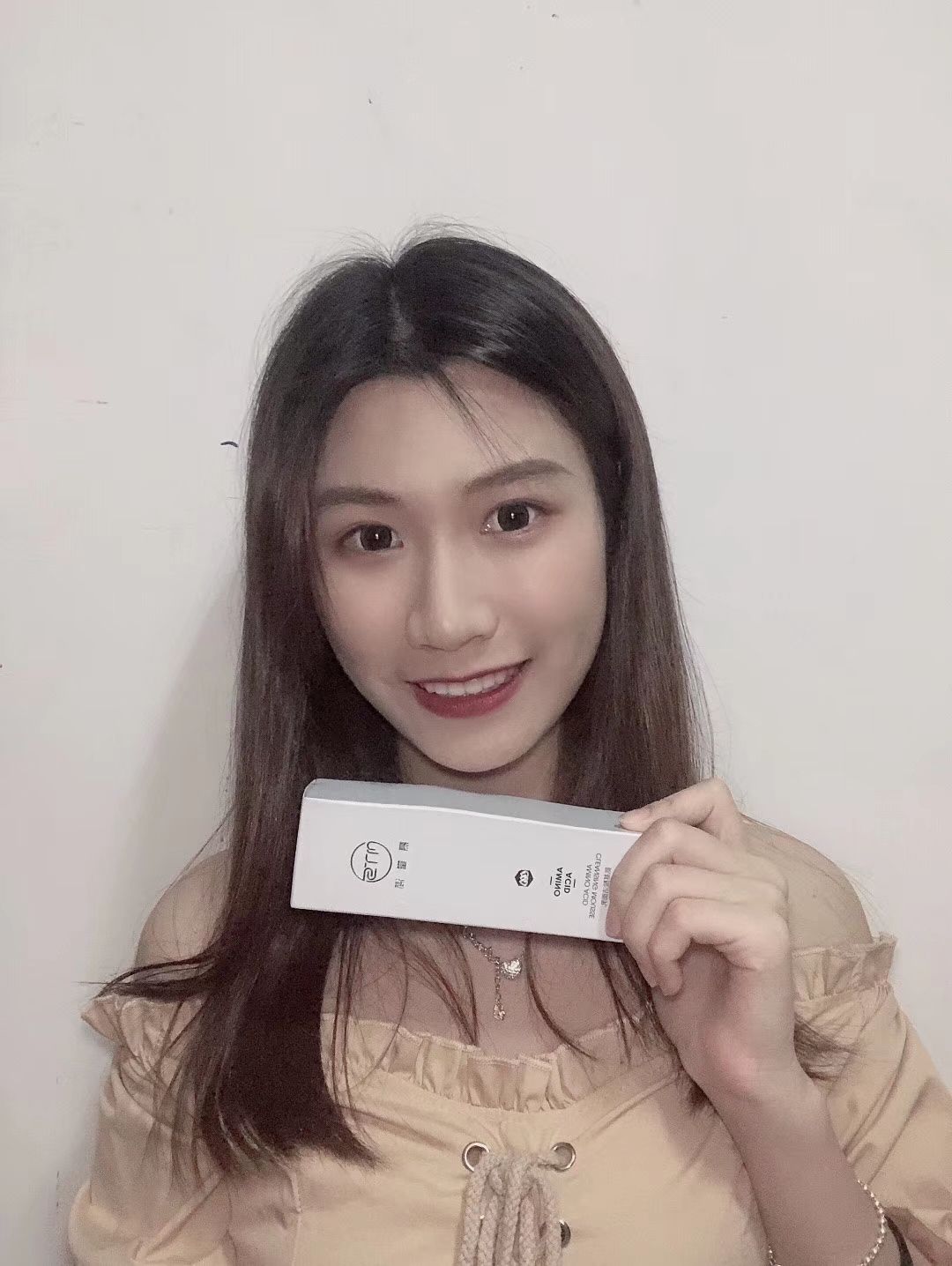 慕堂澌玻尿酸面膜，面膜补水王。清透，软，薄。还有很多功效的