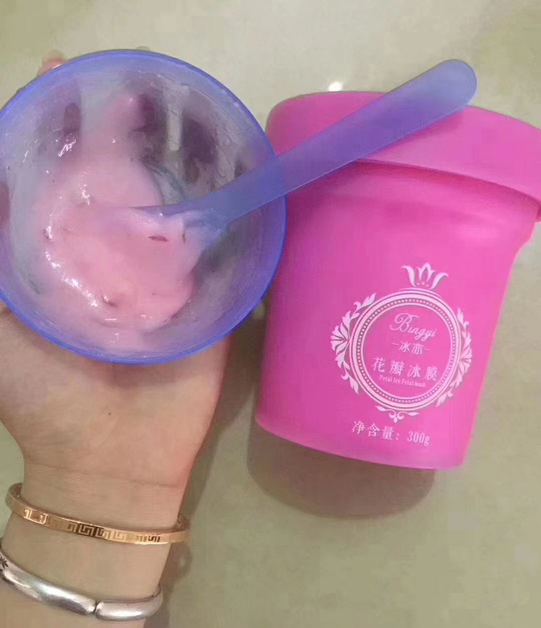 冰亦面膜:祛痘印，袪斑点，美白，提亮肤色，补水，会让毛孔缩小