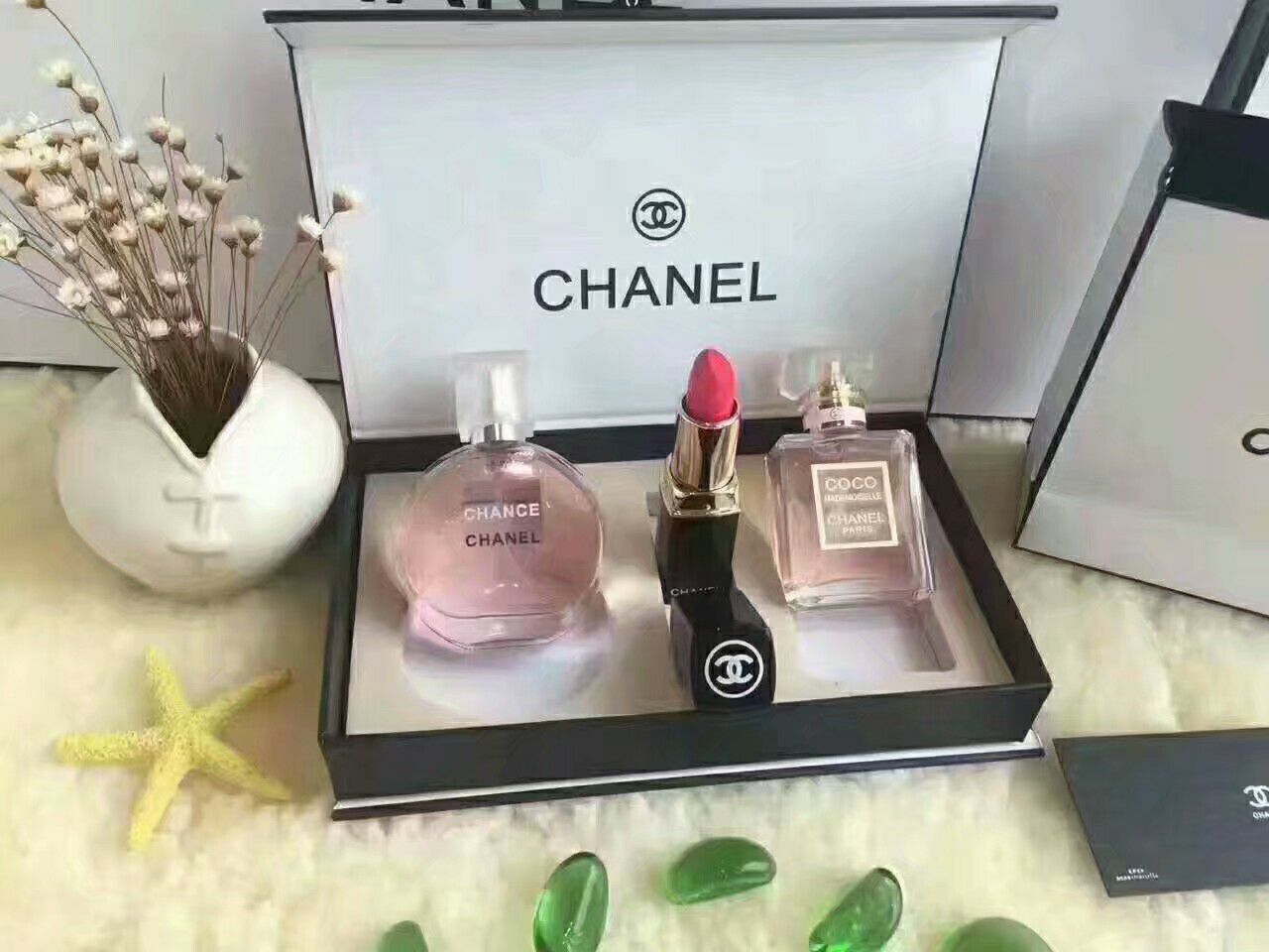 口红护肤彩妆