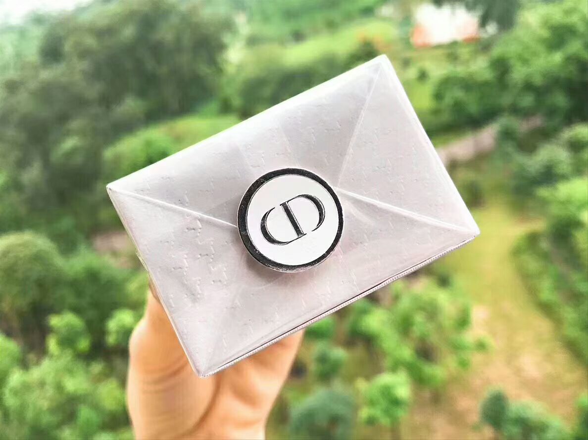 各种各样大牌口红护肤品比代购淘宝便宜一半，正品保证