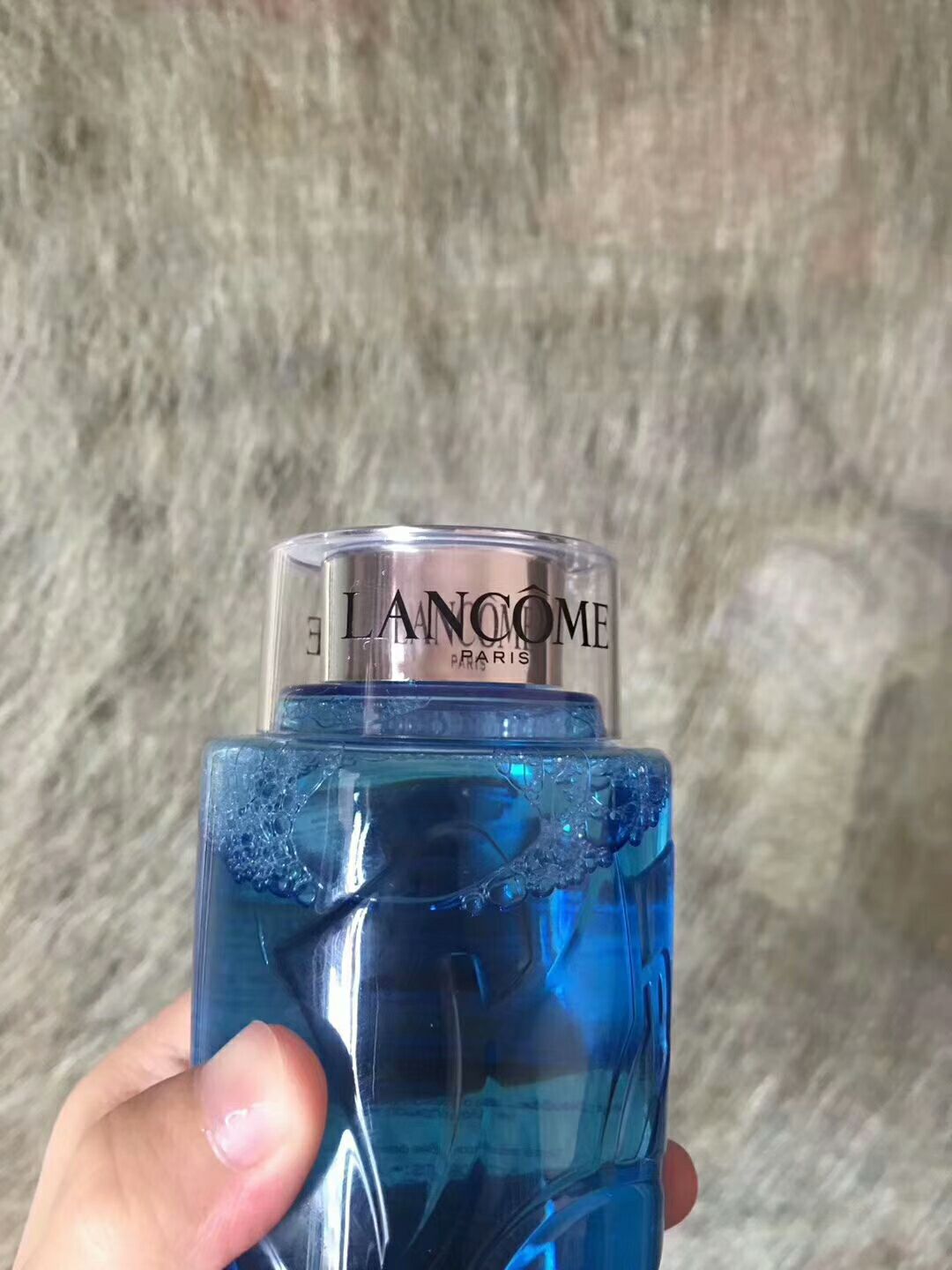 各种各样大牌口红护肤品比代购淘宝便宜一半，正品保证