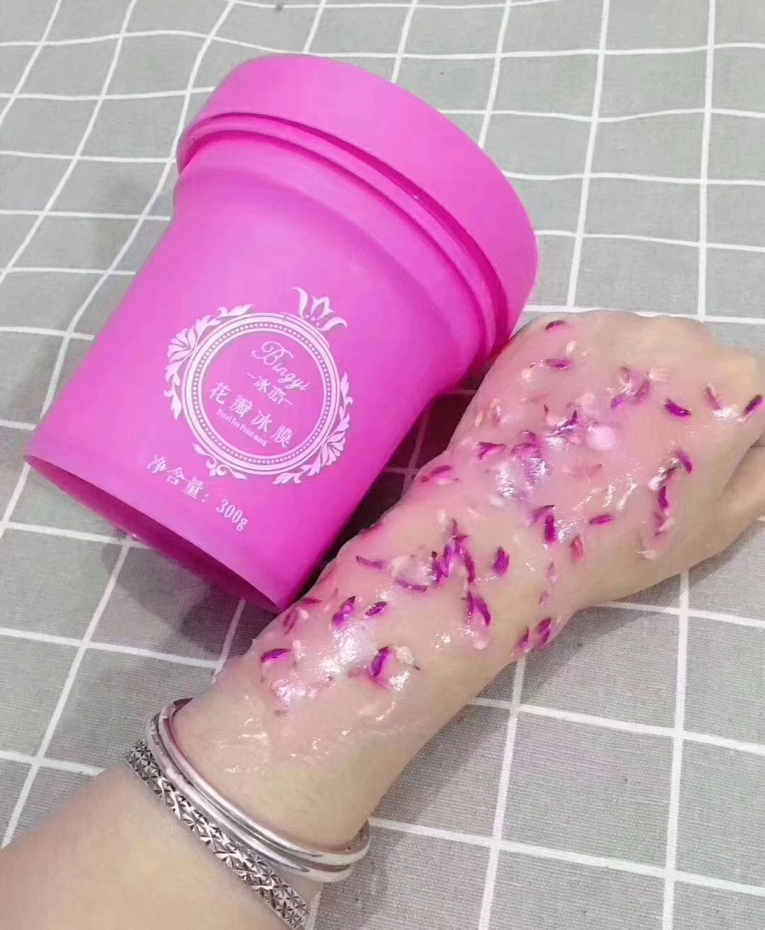 冰亦面膜:祛痘印，袪斑点，美白，提亮肤色，补水，会让毛孔缩小