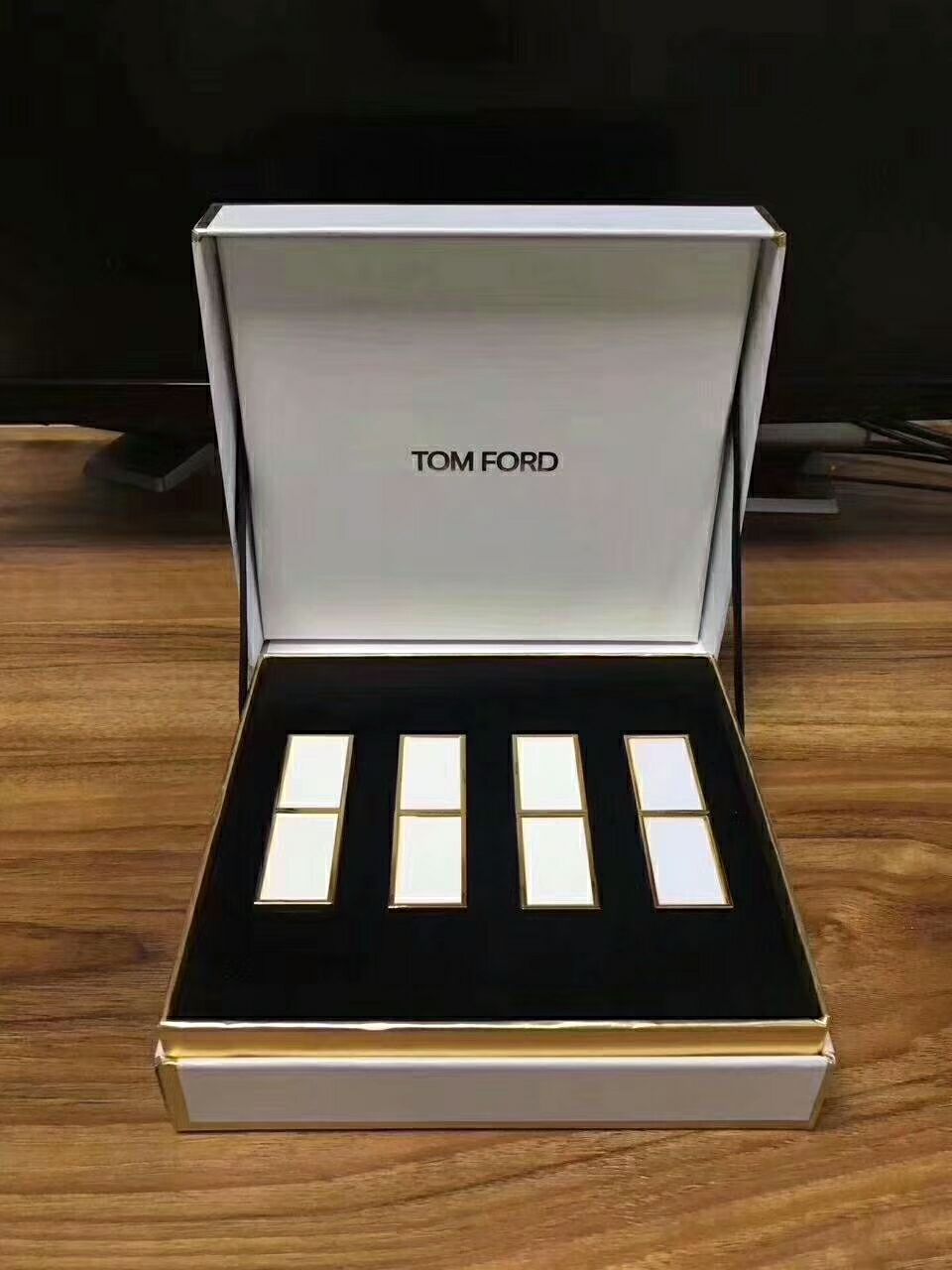 口红护肤彩妆