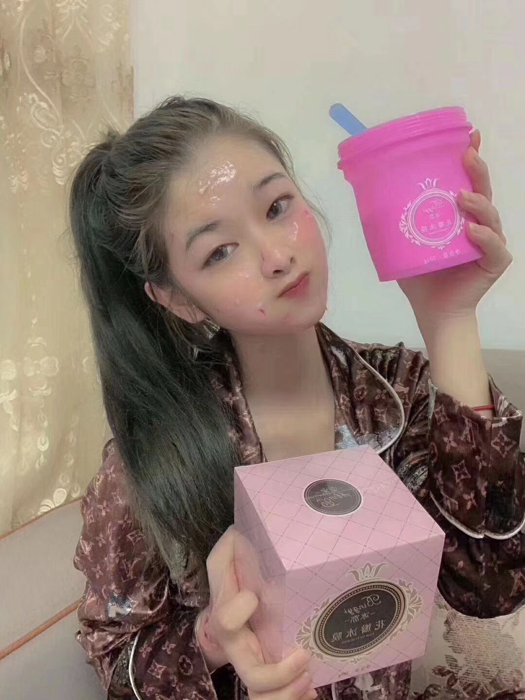 冰亦花瓣面膜冰亦花瓣面膜想了解的宝宝们可以vv我