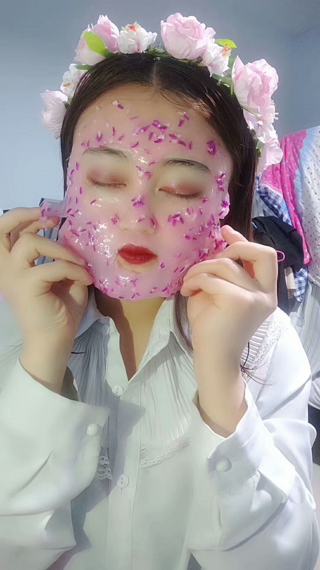 花瓣面膜可以美白补水祛斑祛痘修复红血丝提亮肤色等一系列问提题