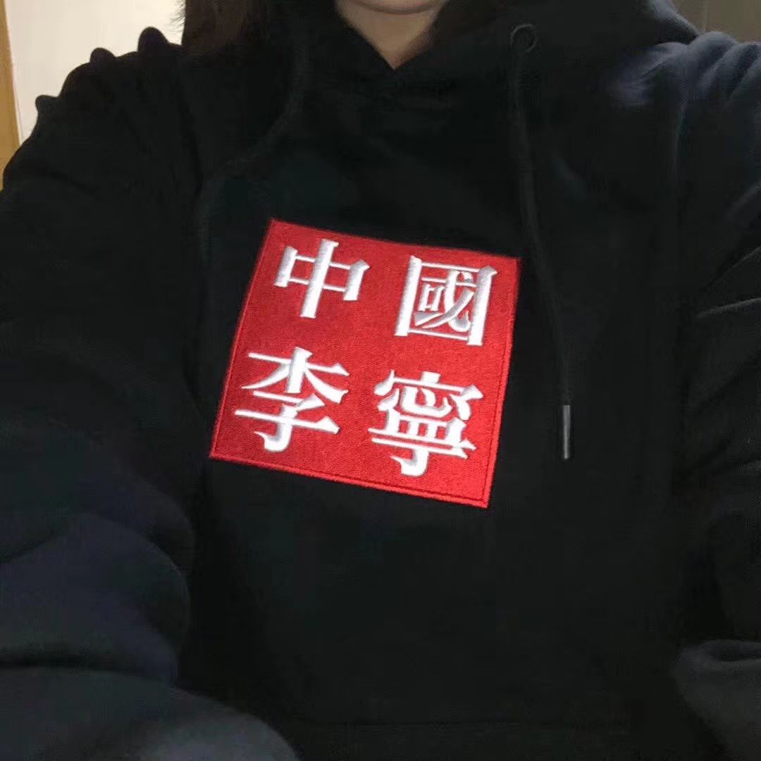 潮鞋潮服，主打高端。