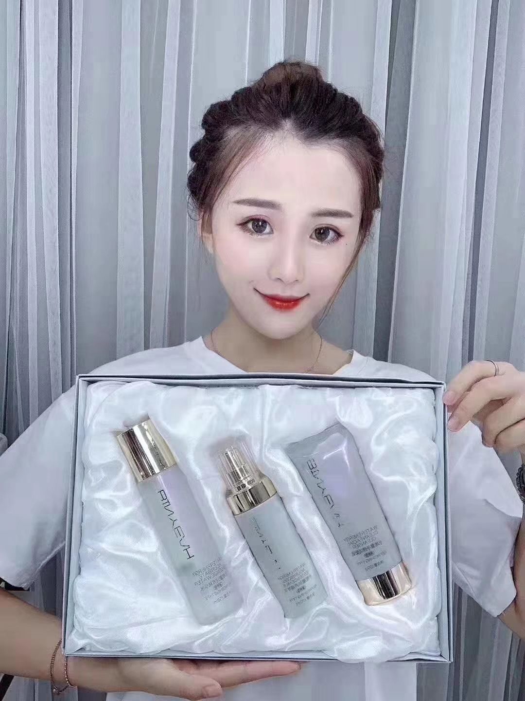 需要护肤品化妆品的可以联系我哈.专卖口红.眼影.眼霜.面膜…