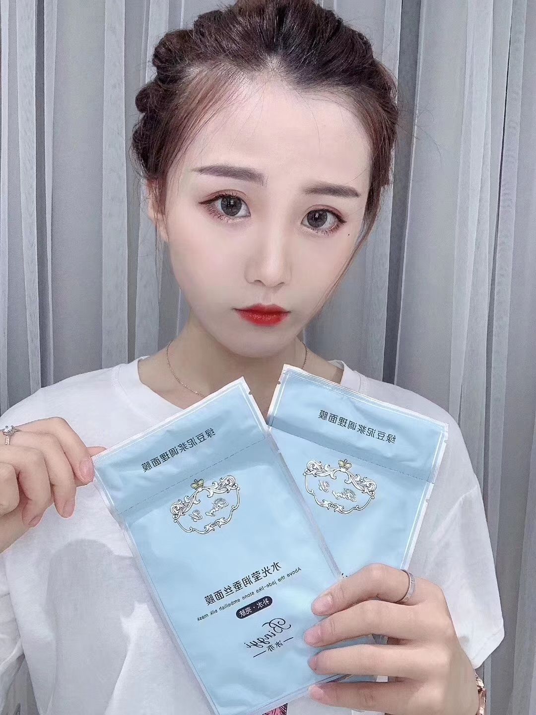 需要护肤品化妆品的可以联系我哈.专卖口红.眼影.眼霜.面膜…