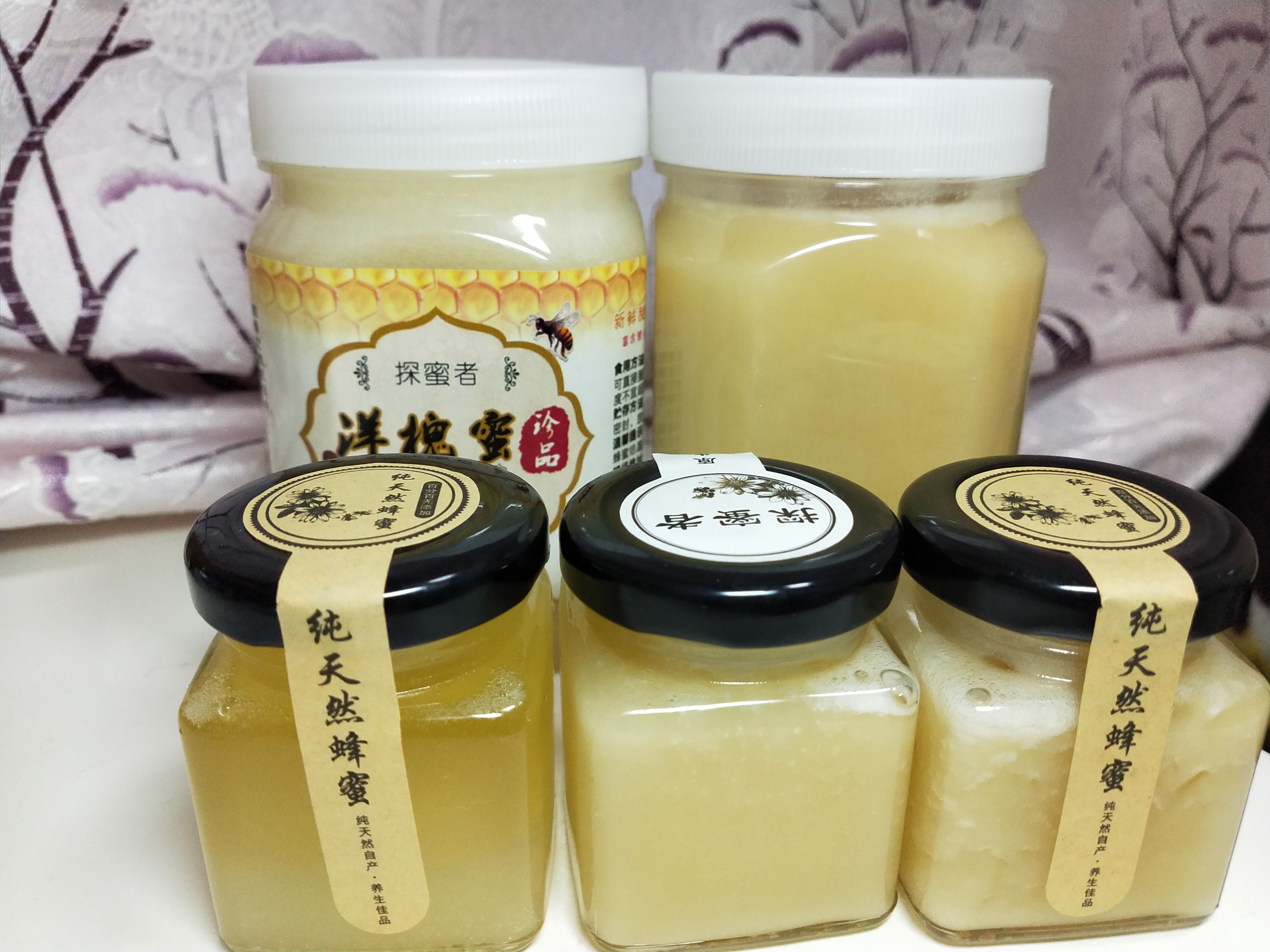 自己家养的蜜蜂，产的蜂蜜，没有代理，也没有上家，自产自销
