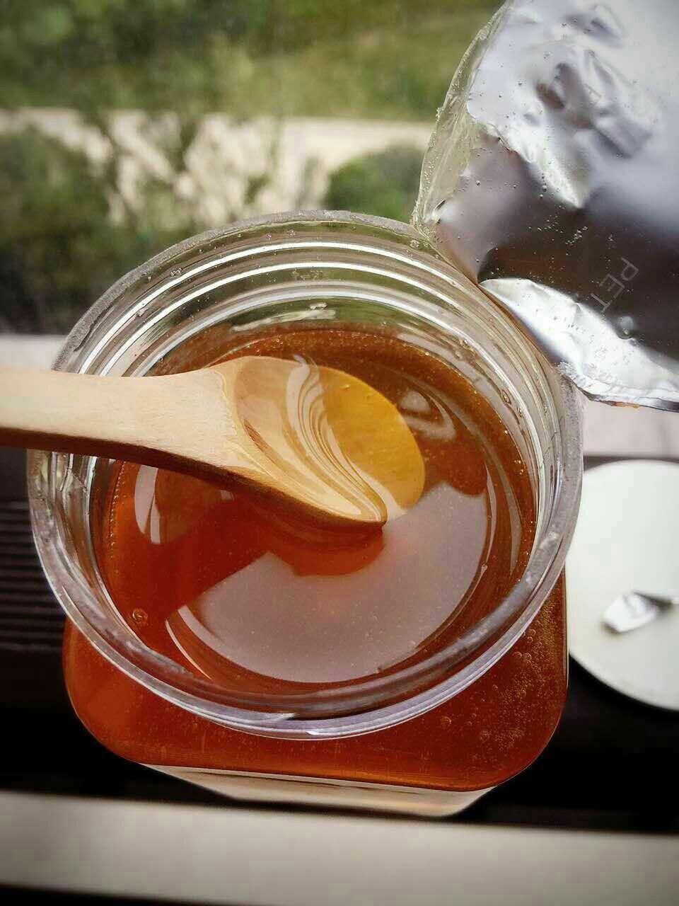 纯正农家自养鲜活蜂蜜