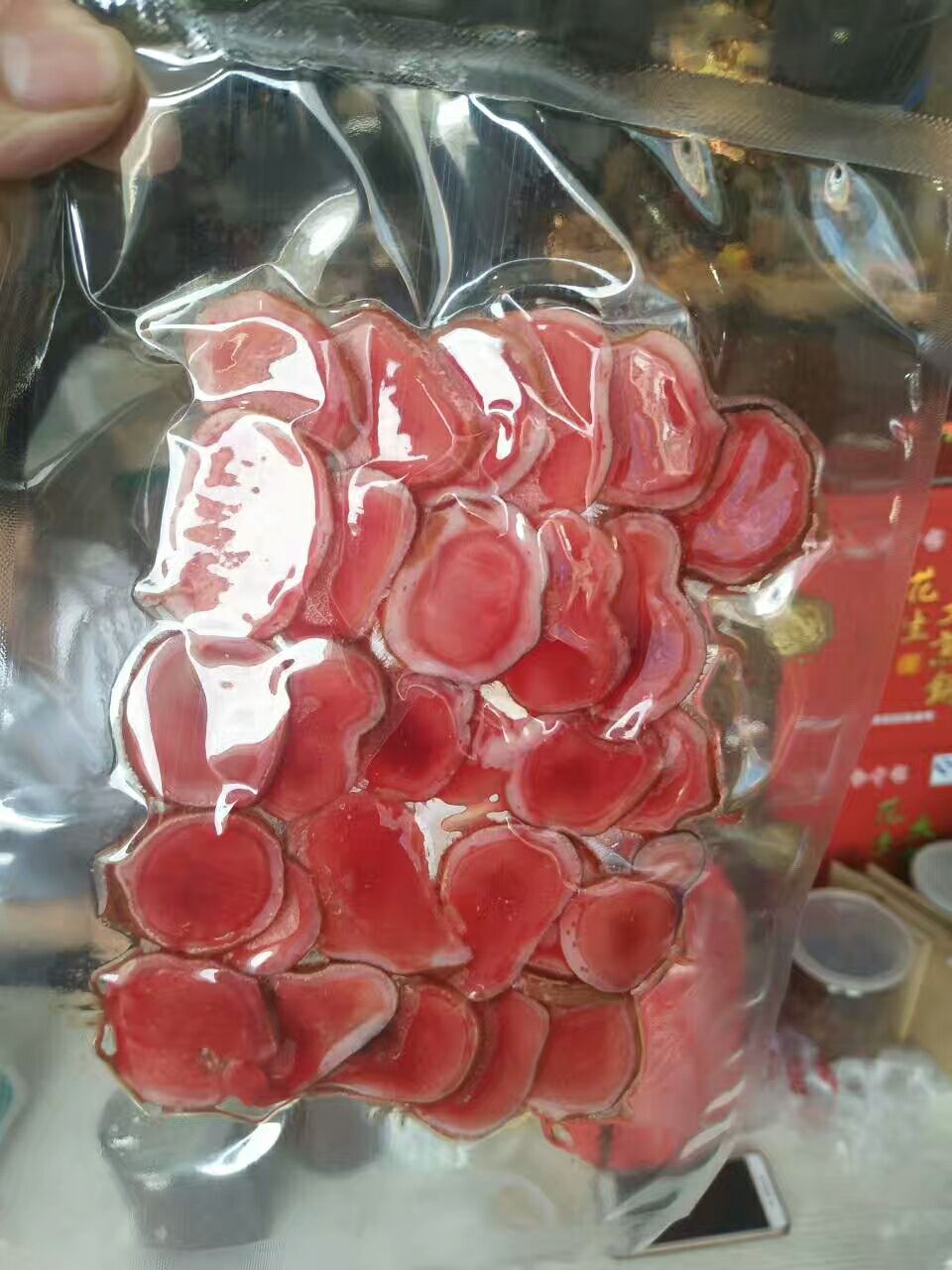 长白山土特产人参(*￣3￣)木耳。灵芝。蜂蜜。五味子等