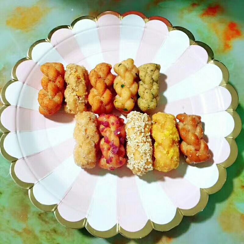 重庆小麻花，十种口味，八元一袋。诚招代理，600元开启赚钱模