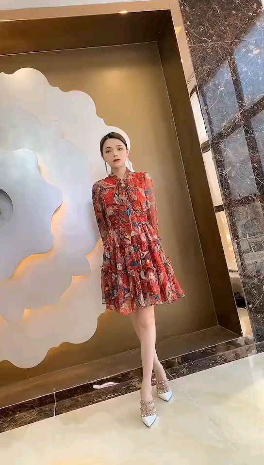 欧韩原单高端爆款女装批发，八千家一手厂家货源