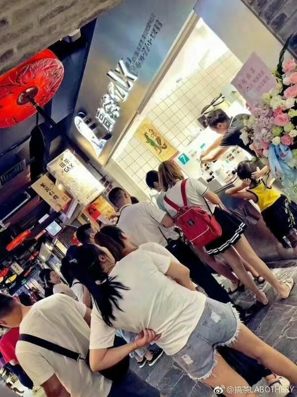 国内首创体验自选式茶饮品牌，陈志朋代言，现火爆招商中