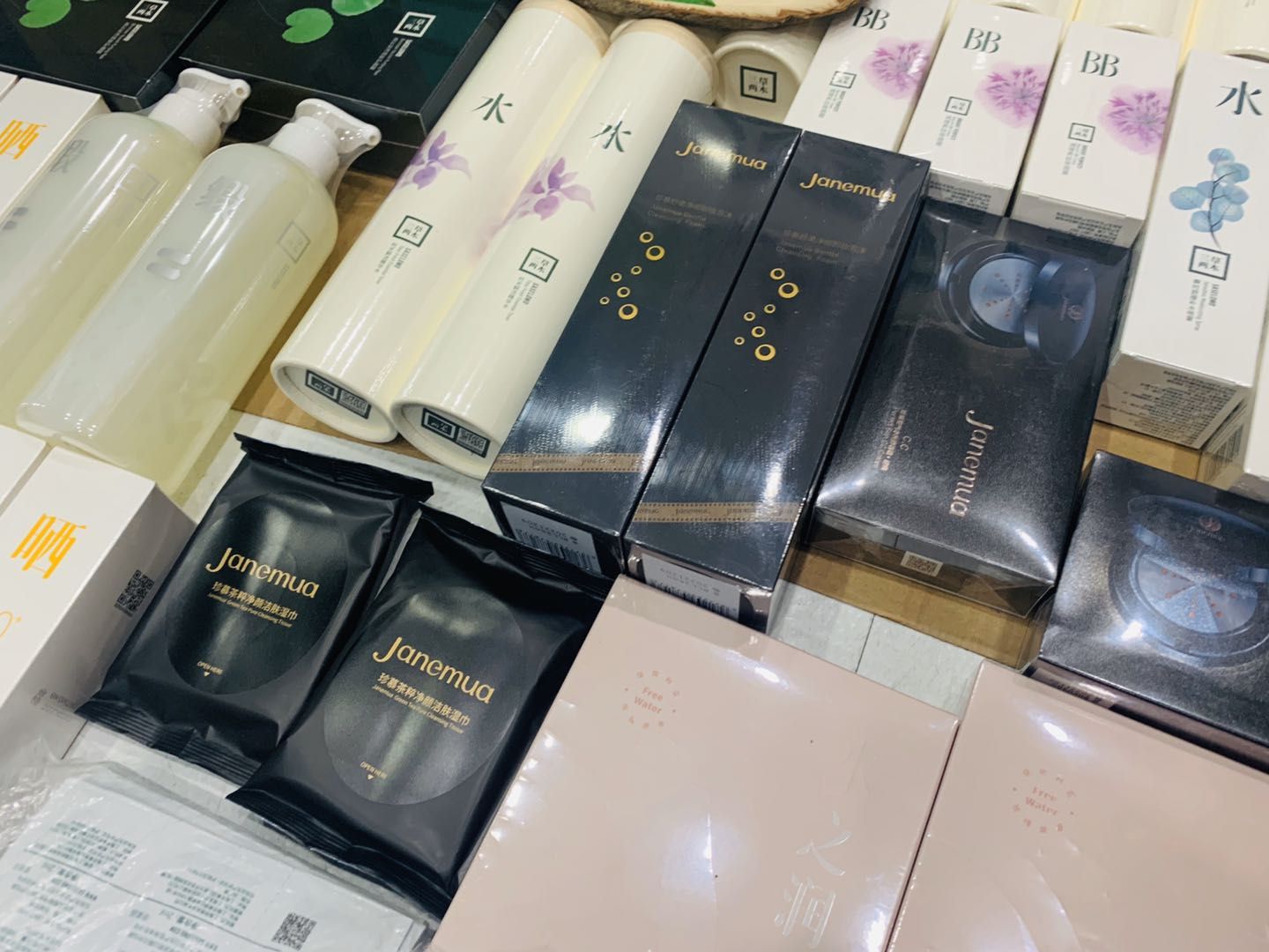 三草两木护肤品