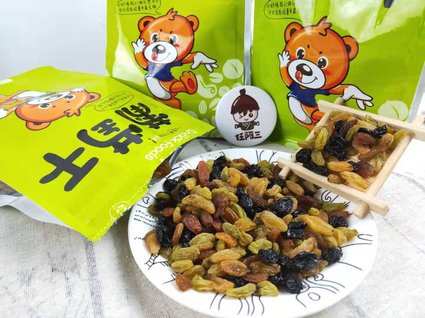 新鲜水果和各种小零食