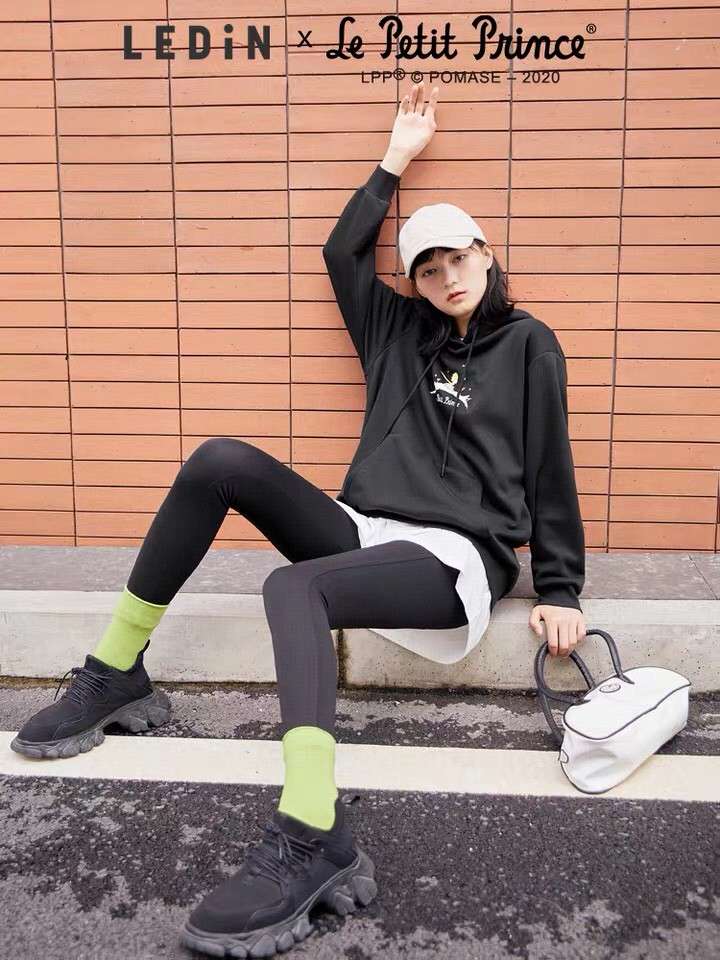 微信广州定制男女装档口批口(图3) 微信广州定制男女装档口批口(图3)