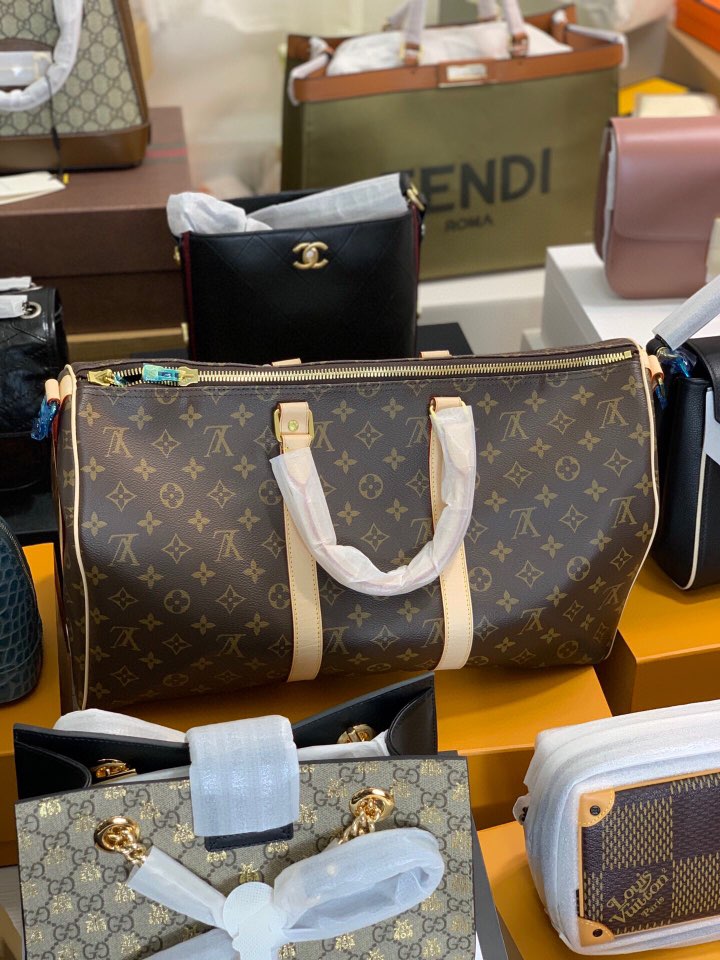 一比一奢侈品复刻包包货源(图2) 一比一奢侈品复刻包包货源(图2)