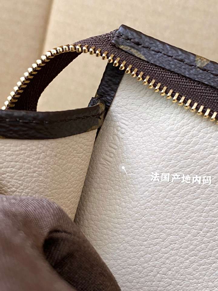 男包品牌奢侈品一手货源(图2) 男包品牌奢侈品一手货源(图2)