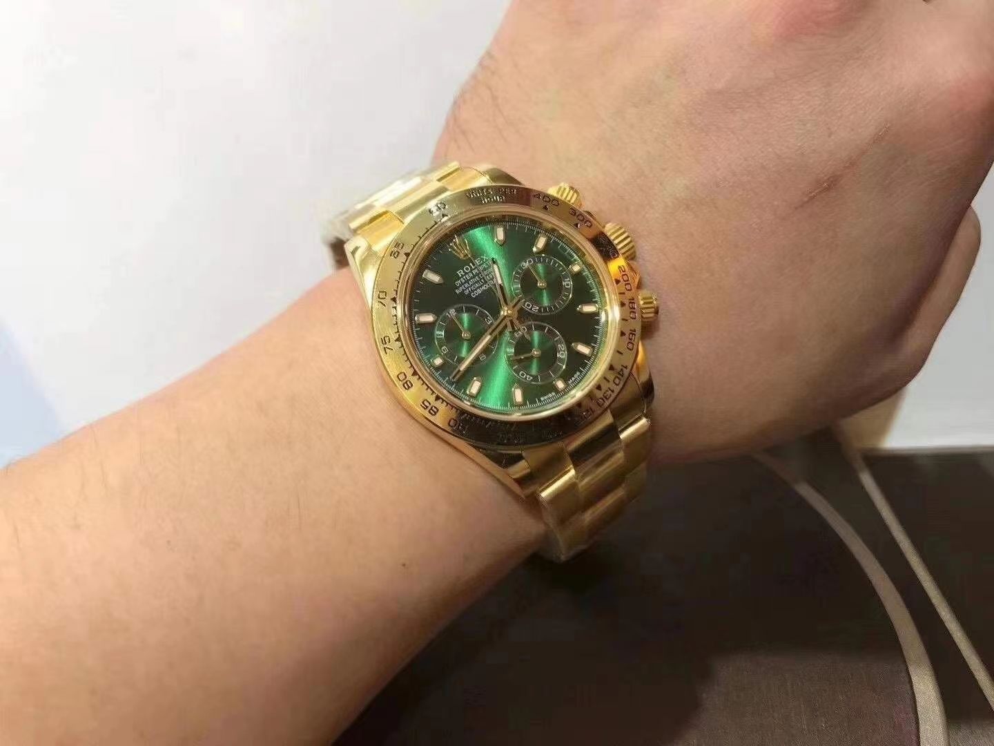 经营复刻高端腕表五年之久。好交朋友，个性直爽。