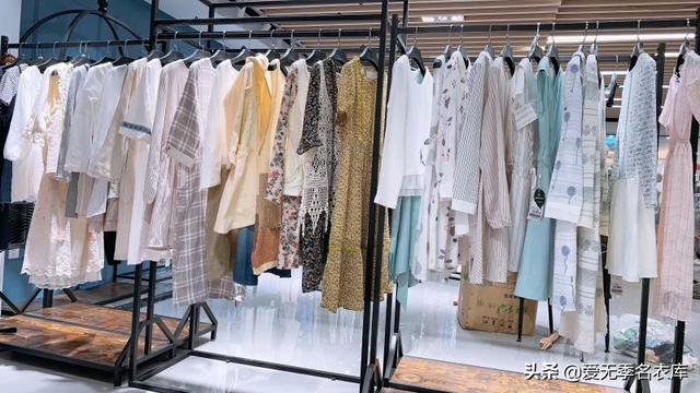 一手品牌折扣女装货源在哪里找