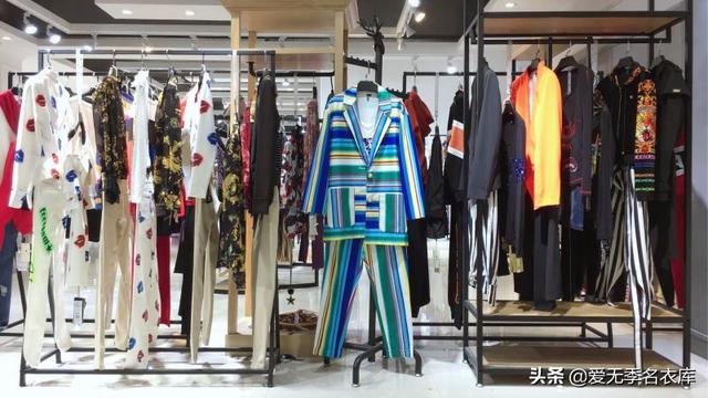 一手品牌折扣女装货源在哪里找
