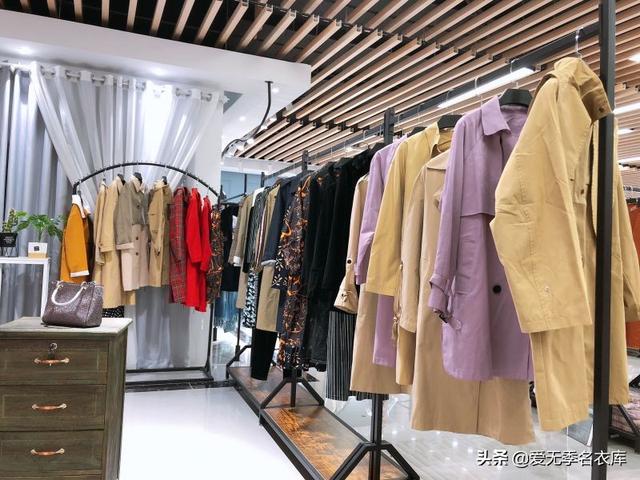 一手品牌折扣女装货源在哪里找