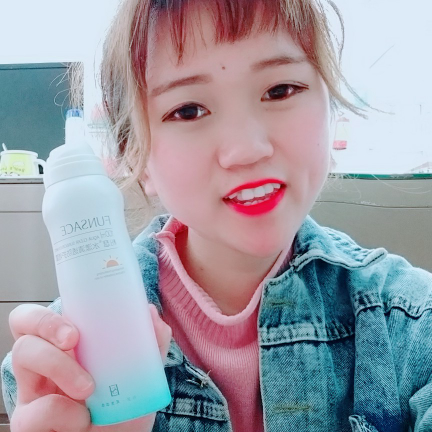 粉瑟防晒喷雾
