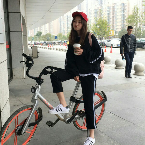 男女服装批发零售 自己的工厂 自己的设计团队