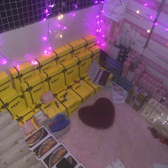 带学生，宝妈，打工族逆袭。冰亦品牌