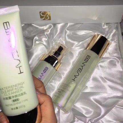 冰亦水乳三件套 一个套盒才二百多点 质量保证