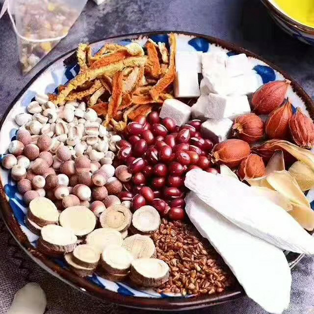 红豆薏米芡实茶